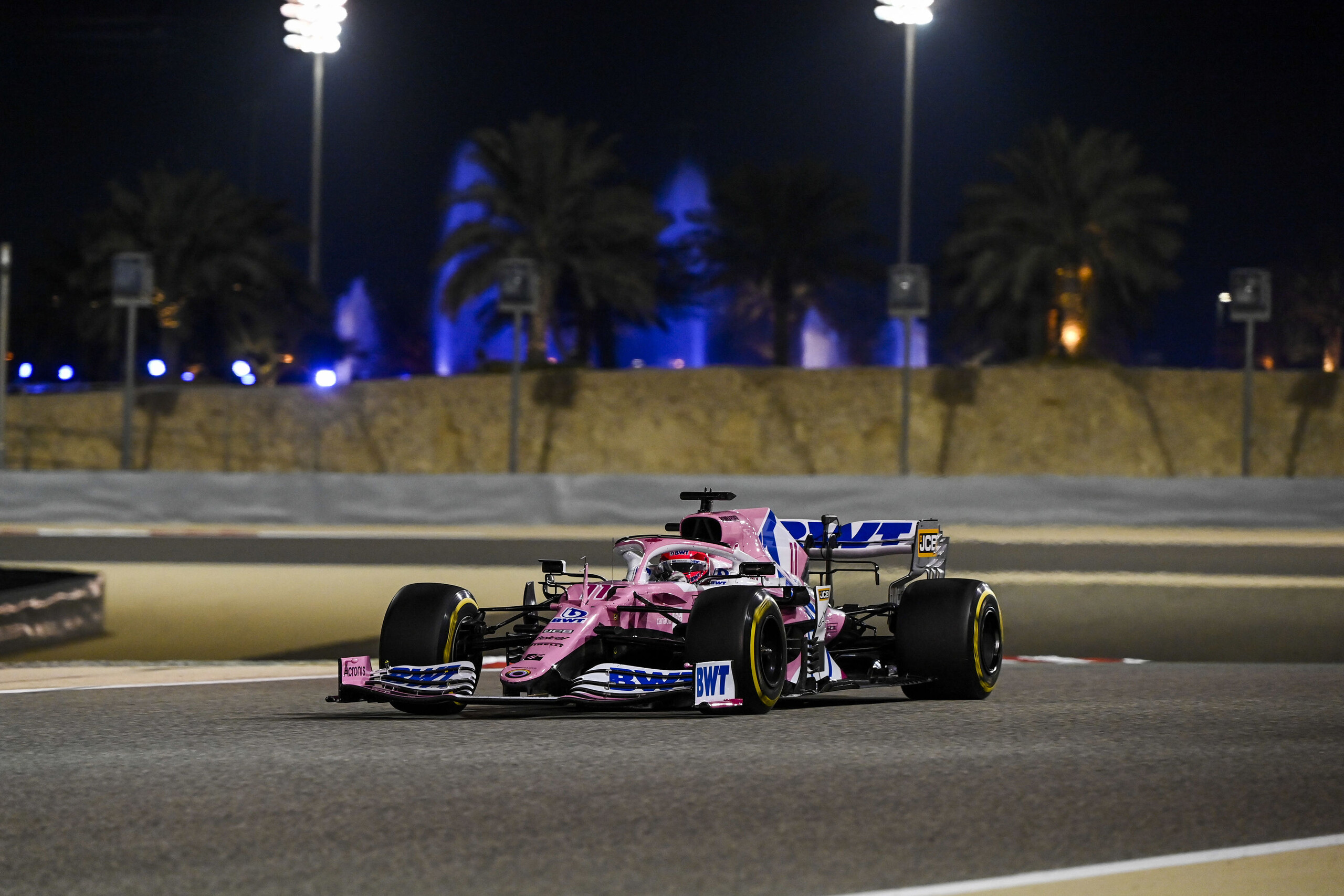 ¡Locura en Sakhir! Russell humilla a Bottas y Sergio Pérez gana la carrera